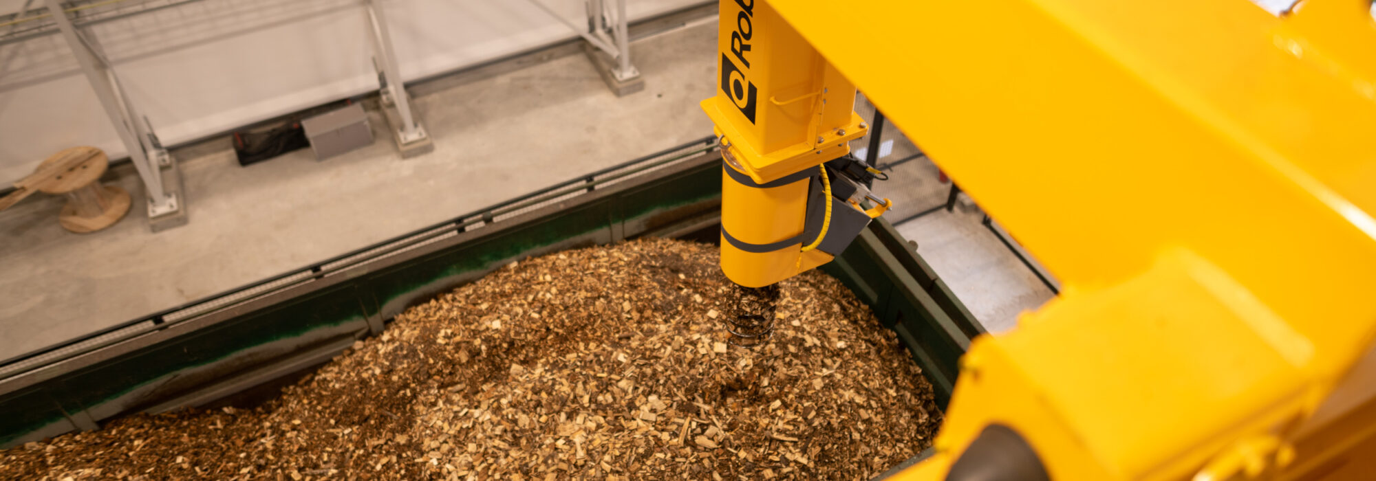 intelligent online sampler measures moisture before unloading