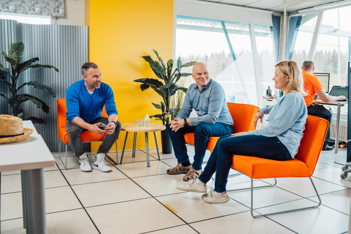 Prometec's owners are sitting together in Prometec's lounge in Kajaani.