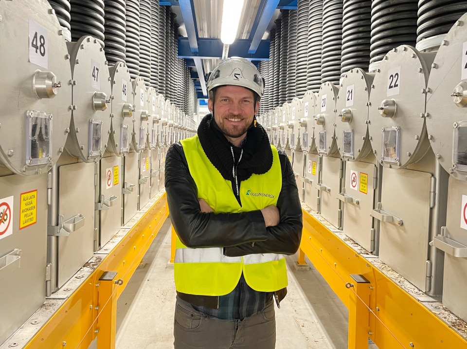 Prometec's employee standing in an automated sample handling facility equipped with sample mixing tanks.
